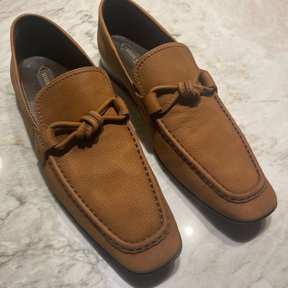 LV MEN PEBBLED LEATHER SLIP ONS, SIZE 11 US. WORE ABOUT 5 TIMES. REFER TO PICS - Picture 3 of 8
